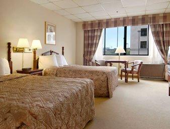 Ramada Convention Center Eau Claire Hotel ภายนอก รูปภาพ