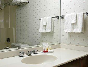Ramada Convention Center Eau Claire Hotel ภายนอก รูปภาพ